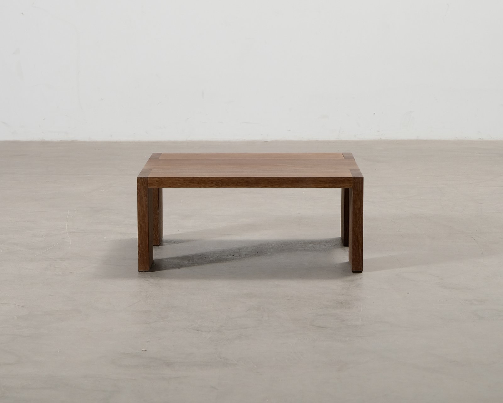 New Works Tenon sohvapöytä 61 x 61 cm tammi