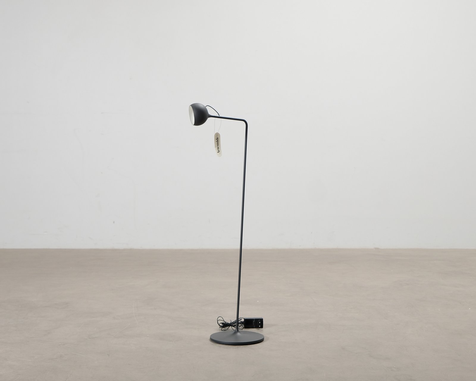 Artemide Ixa lattiavalaisin antrasiitti