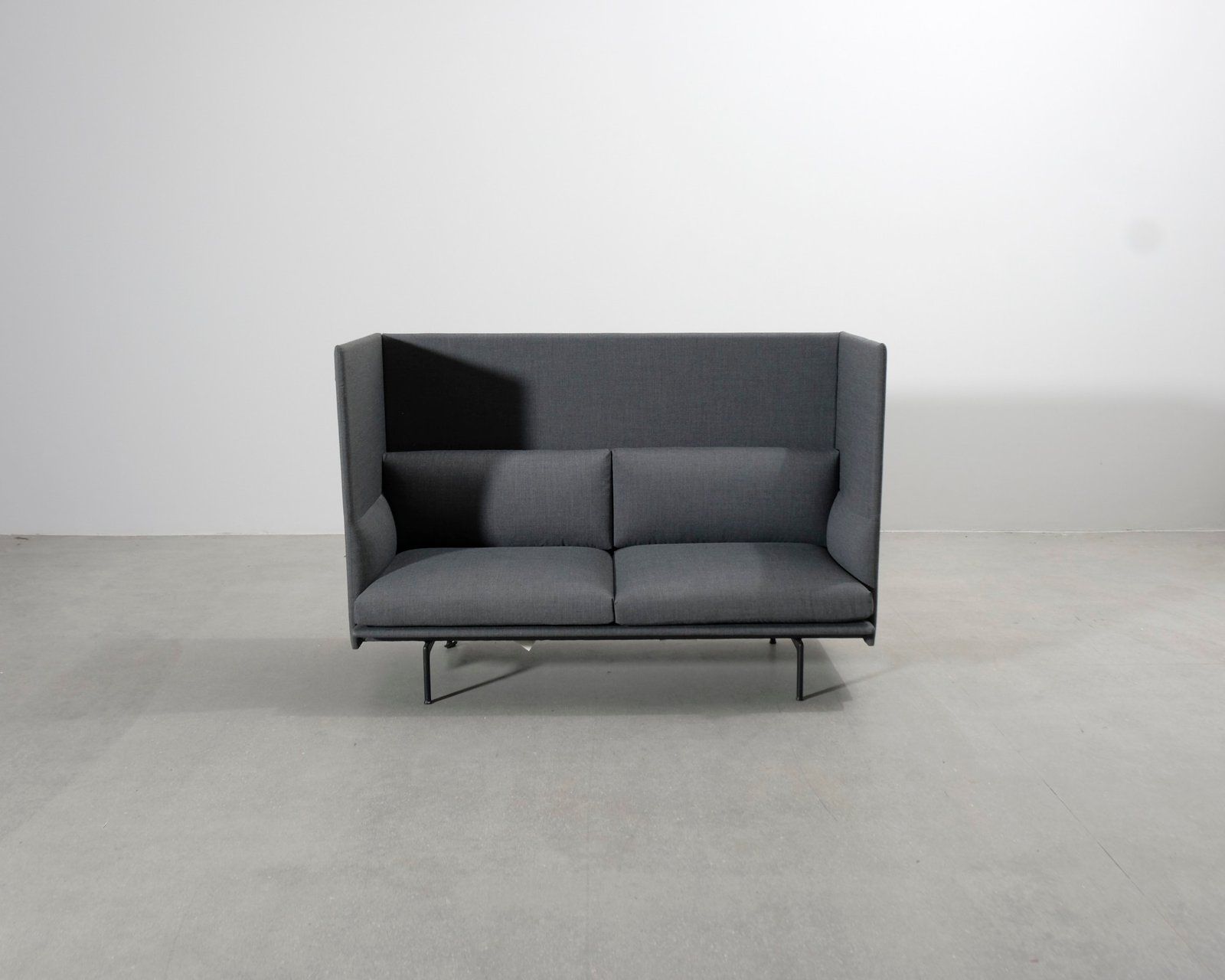 Muuto Outline Highback 2-istuttava sohva harmaa