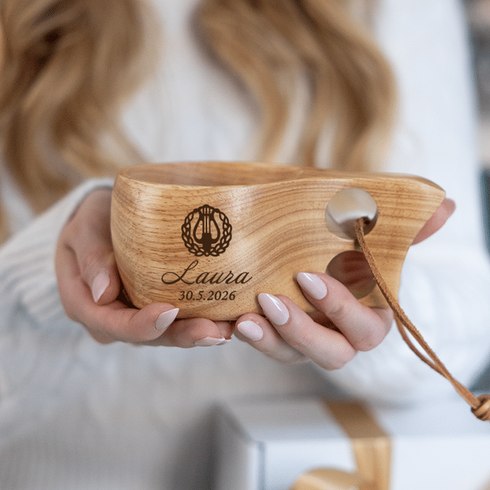 Kuksa kaiverruksella, lyyra