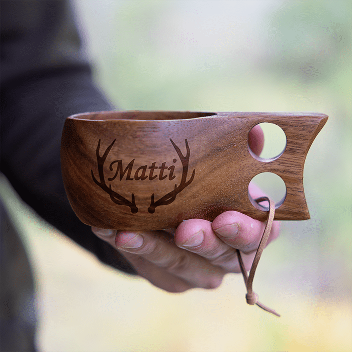 Kuksa kaiverruksella, sarvet