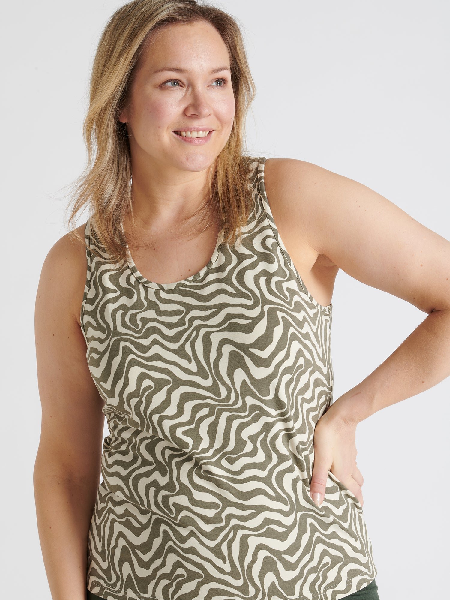 Nanso SAVANNA urheilutoppi - oliivi-beige