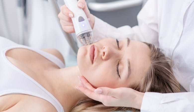 Kiinteyttävä RF- ja anti-aging-hoito kasvoille ja kaulalle | -55 % | Espoo, Matinkylä