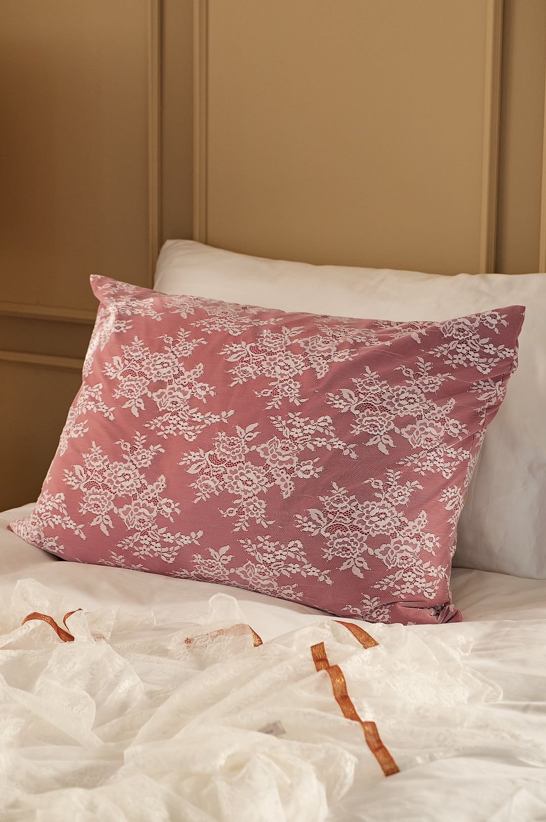 Tyynynpäällinen Able pitsi