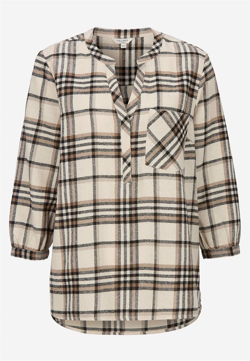Pusero flanellista rintataskulla