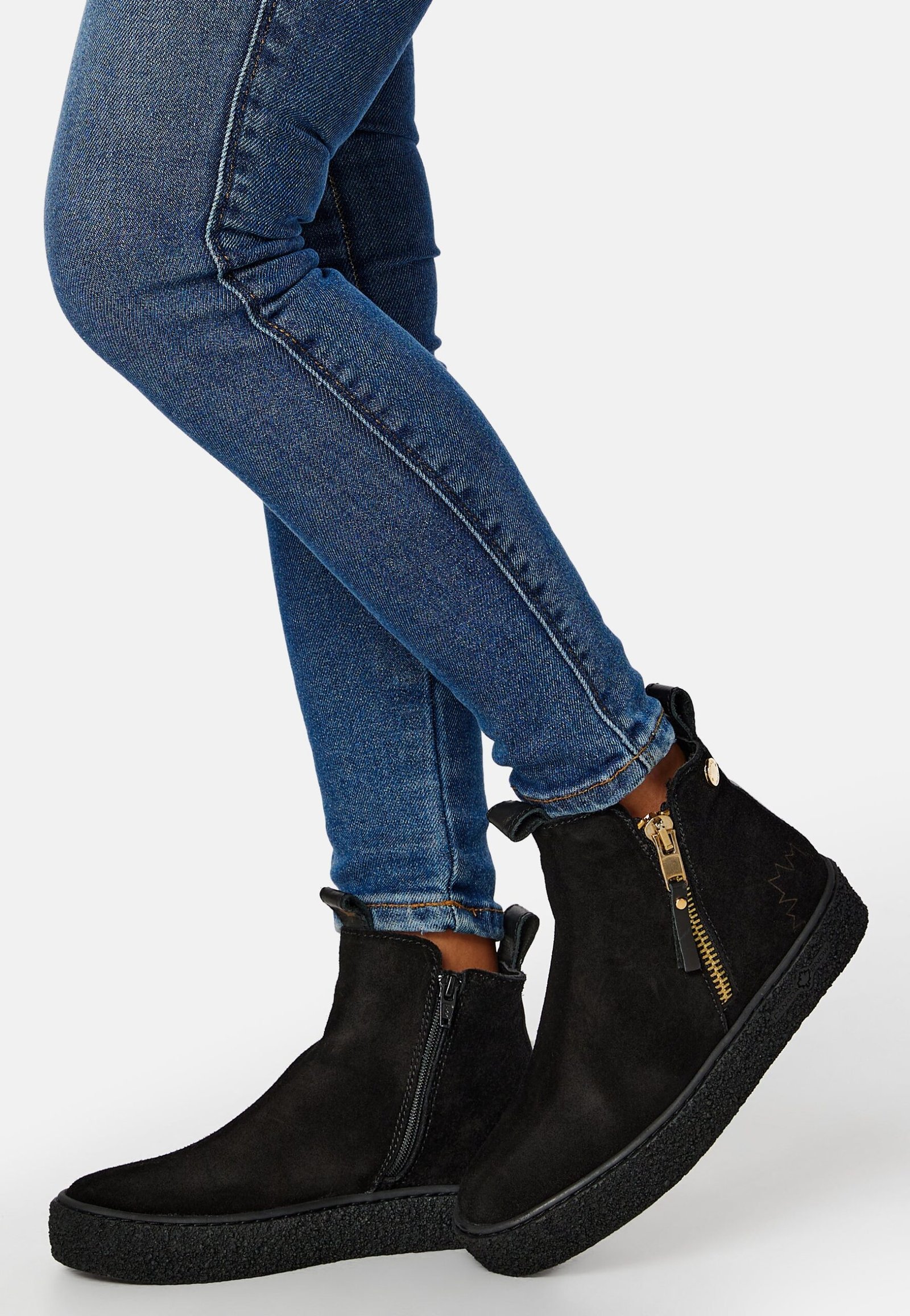 Mount V. Zip Boots