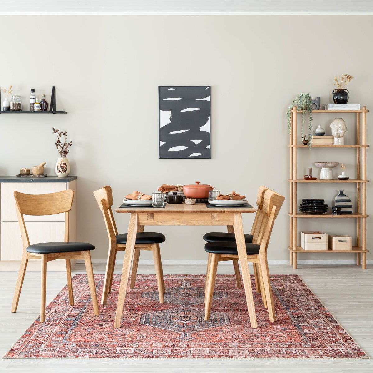 Koto 4-hengen ruokailuryhmä öljytty tammi/musta PU-keinonahka