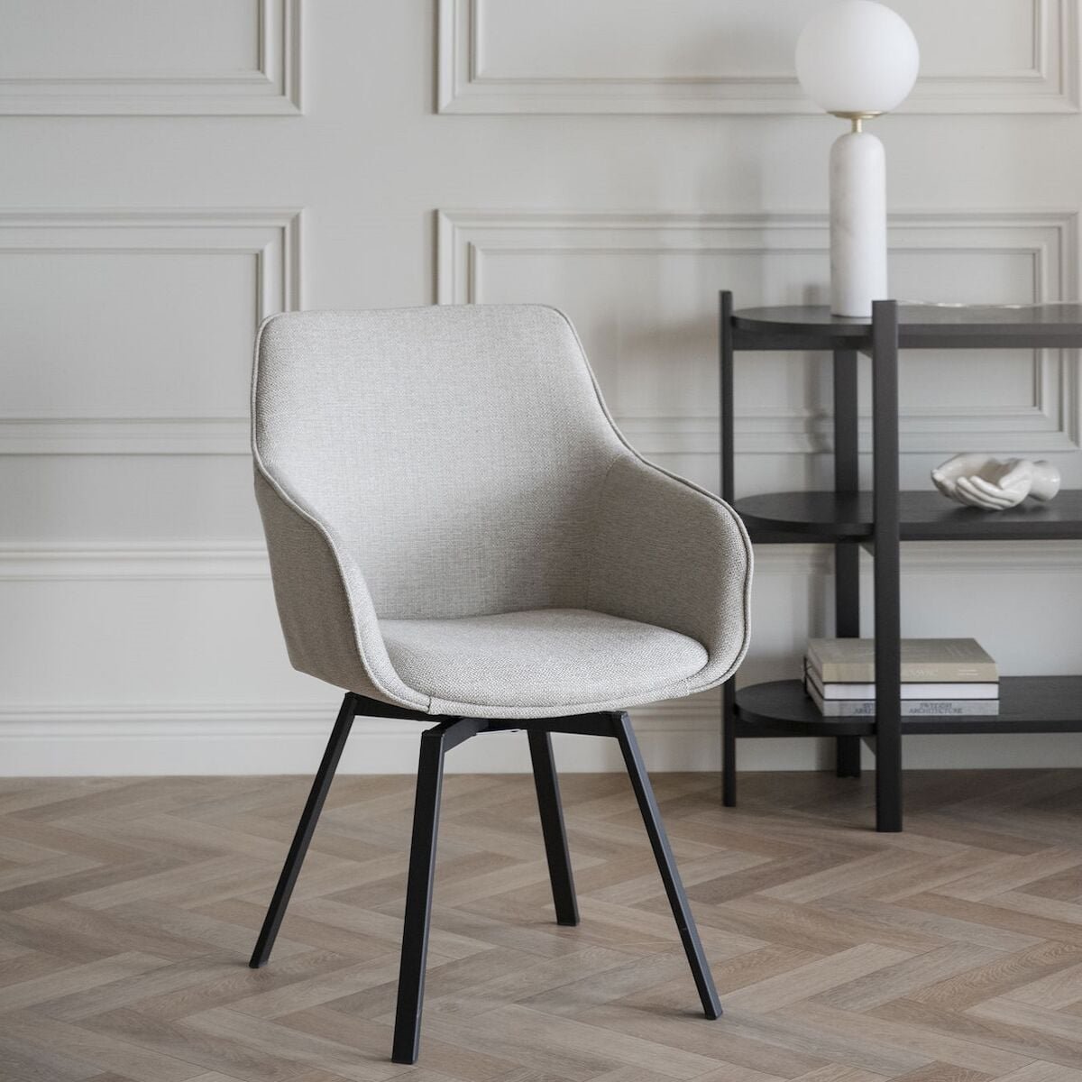 Rowico Home Alison tuoli käsinojilla beige/musta