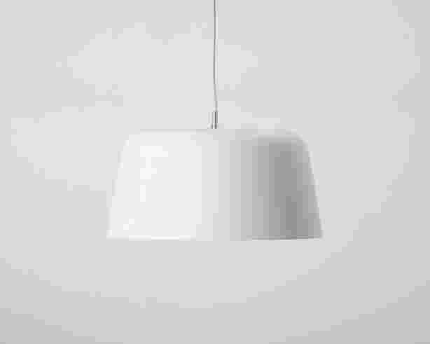 Normann Copenhagen Tub riippuvalaisin valkoinen ø 44 cm