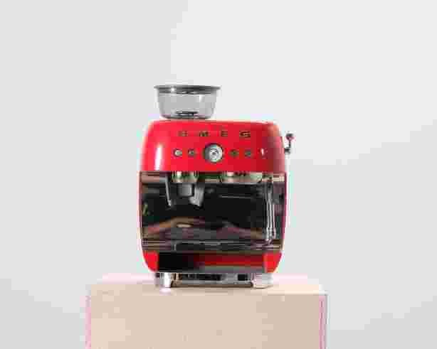 Smeg manuaalinen espressokone punainen