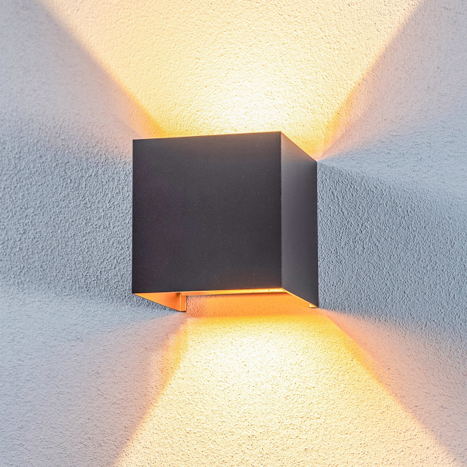 Nivar Square LED-ulkoseinävalaisin musta/kultainen – Lindby
