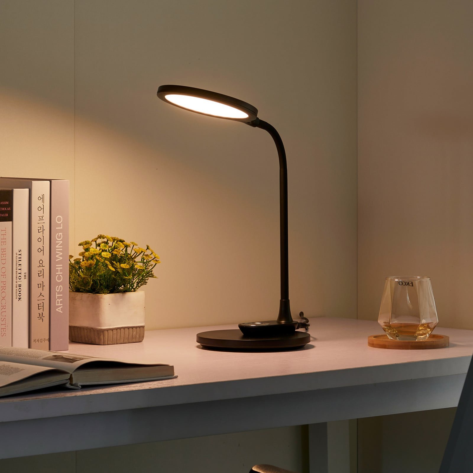 Valtaria LED Pöytävalaisin/Seinävalaisin CCT Black
