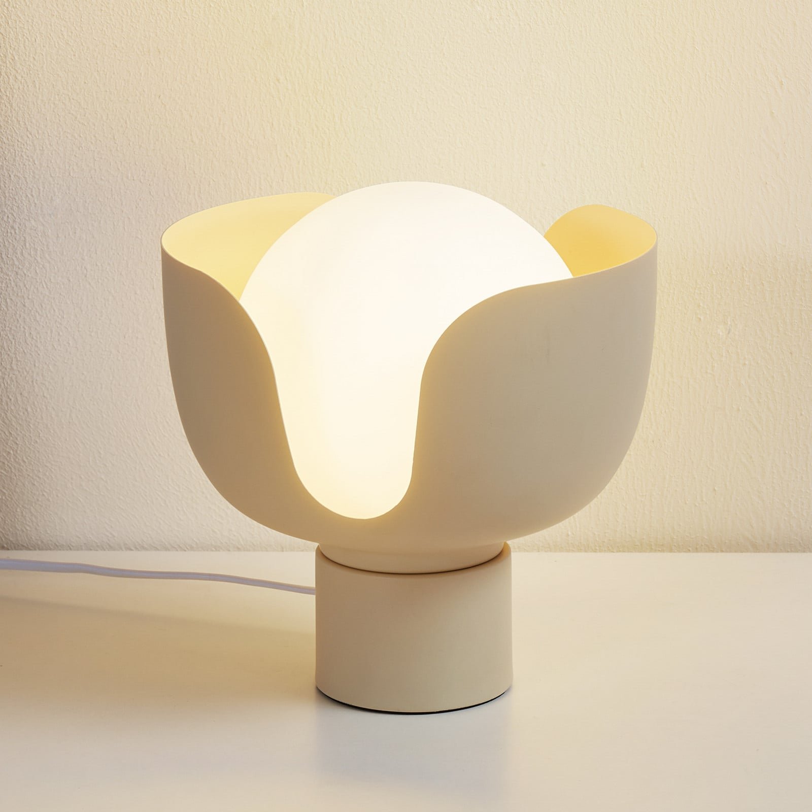 Fiora Pöytävalaisin Beige