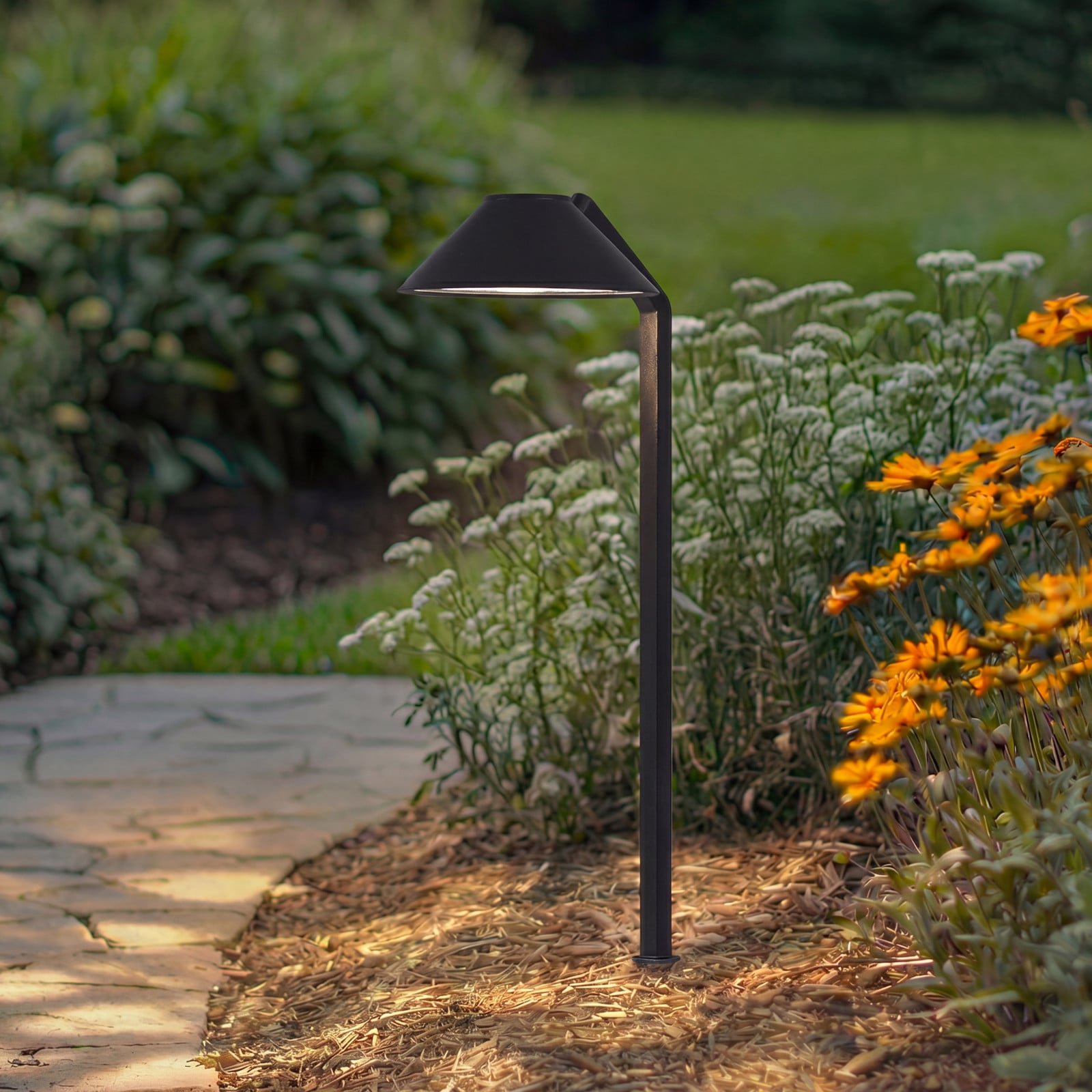 Capelo LED-maapiikkivalaisin korkeus 77 cm musta metalli