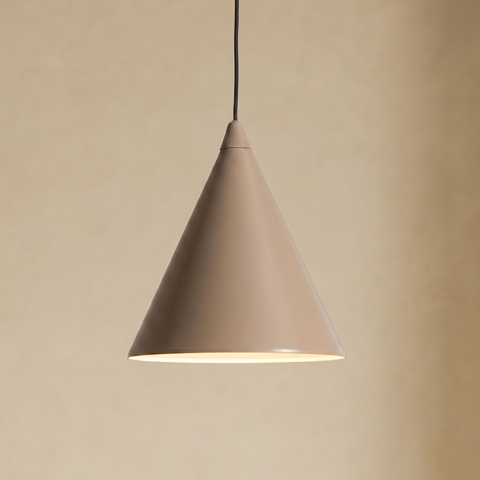 Form-riippuvalo beige metalli halkaisija 24 cm kartio