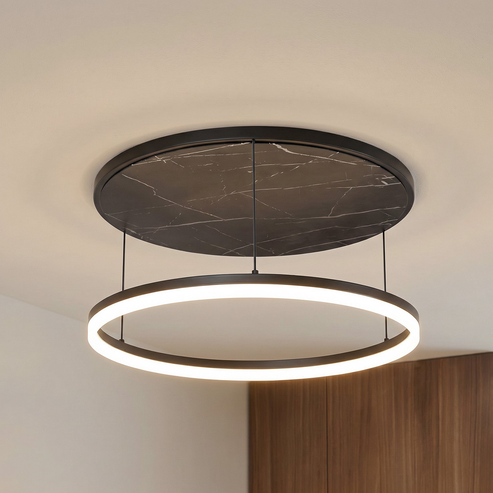 Orven LED-kattovalaisin, musta/marmori, Ø 50 cm
