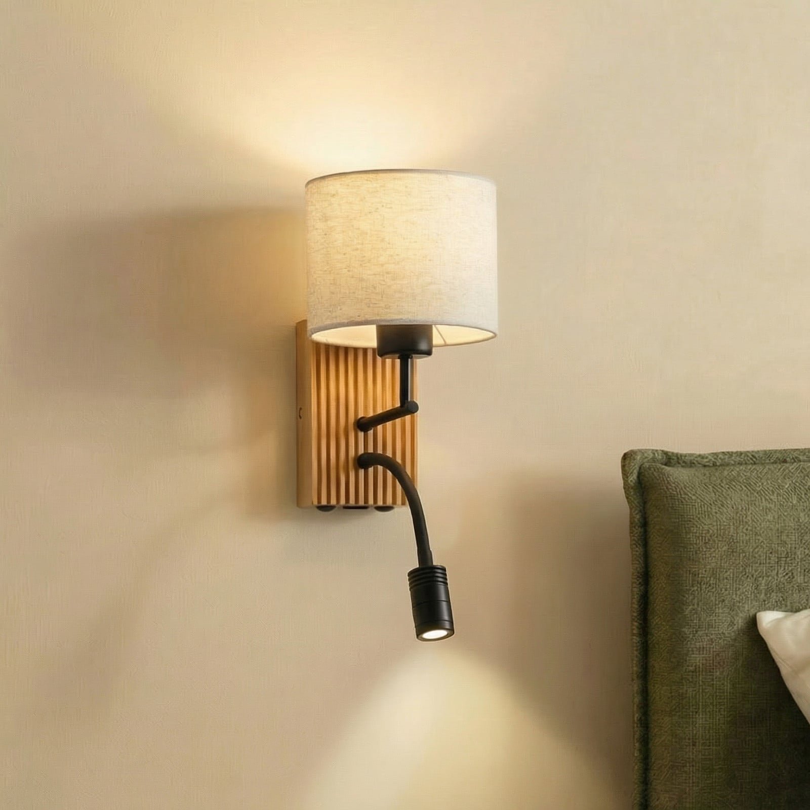 Lieske-seinävalaisin beige tekstiili E27 LED-lukuvalo – Lucande