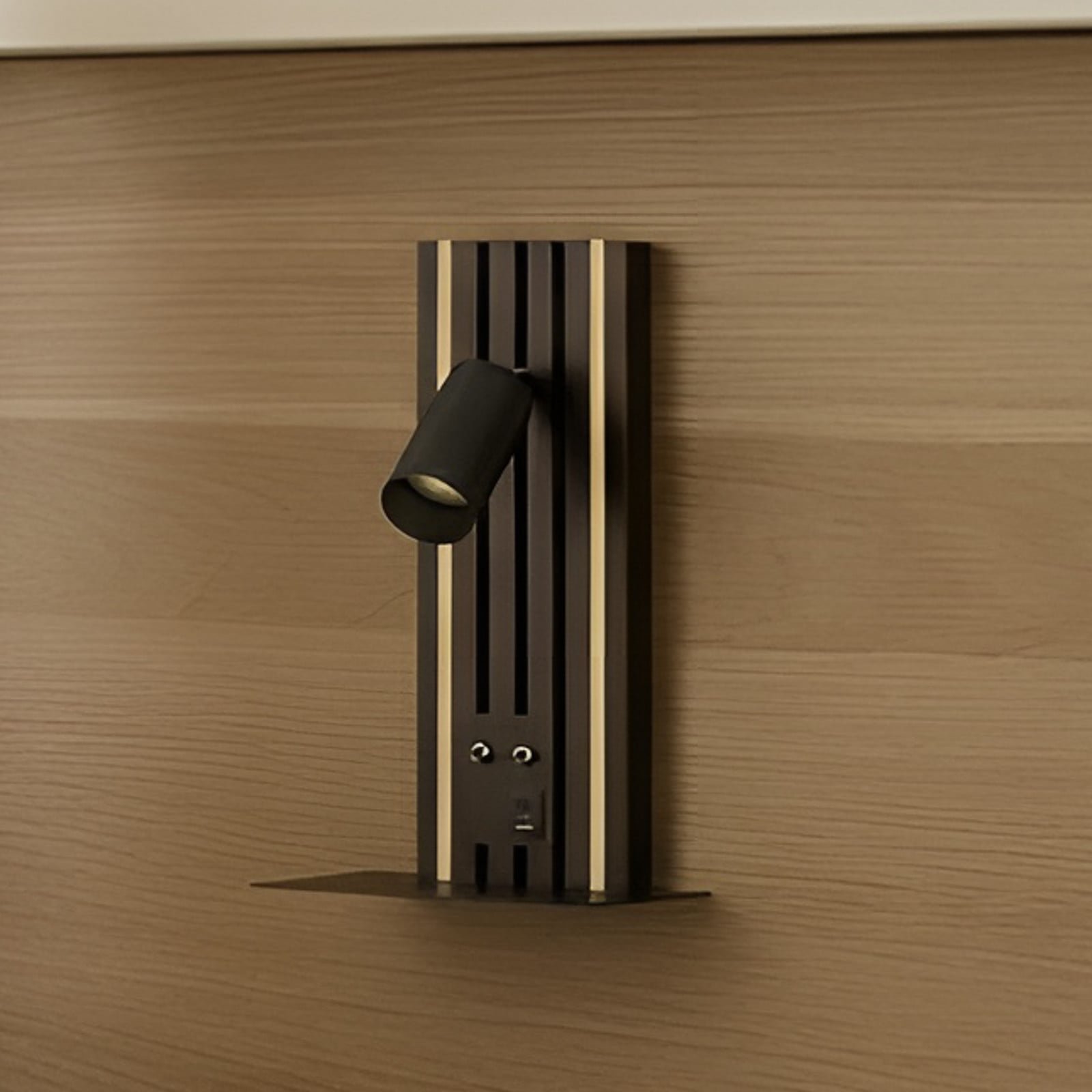 Tiron LED-seinävalaisin korkeus 35 cm tammi USB