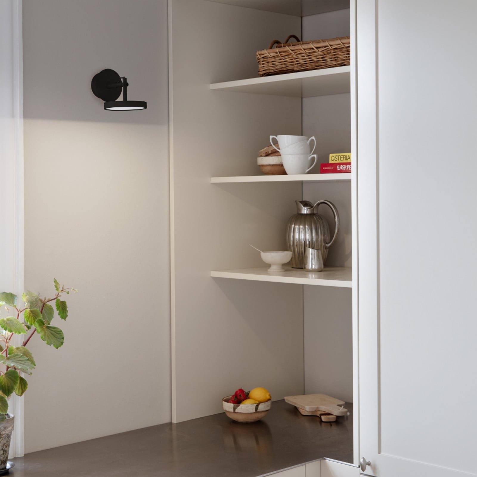 Asteria Spot Kattovalaisin Black