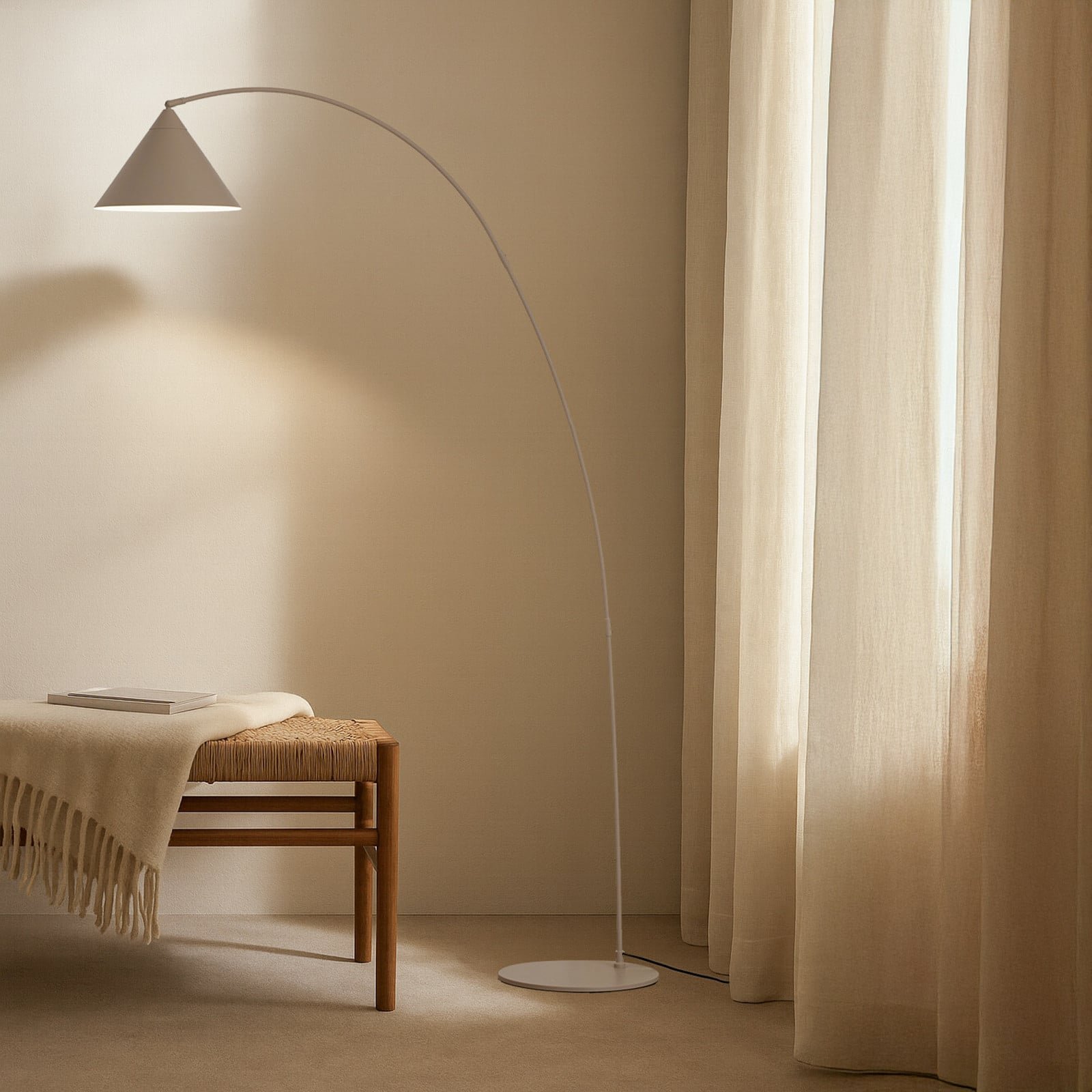 Triangolo-kaarivalaisin beige korkeus 195 cm metalli