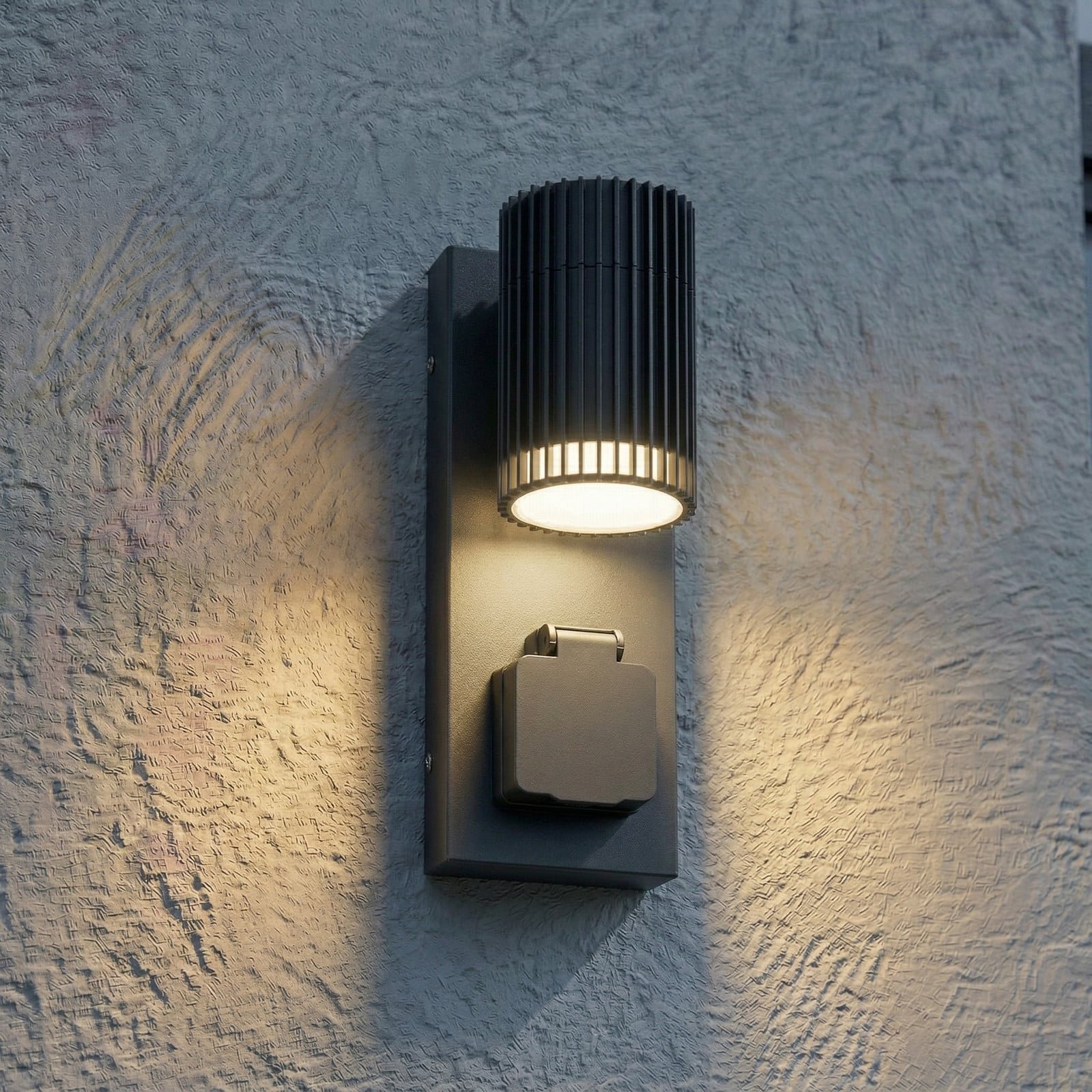 Enerio-ulkoseinävalaisin IP44 GU10 musta pistorasia alumiini – Lindby