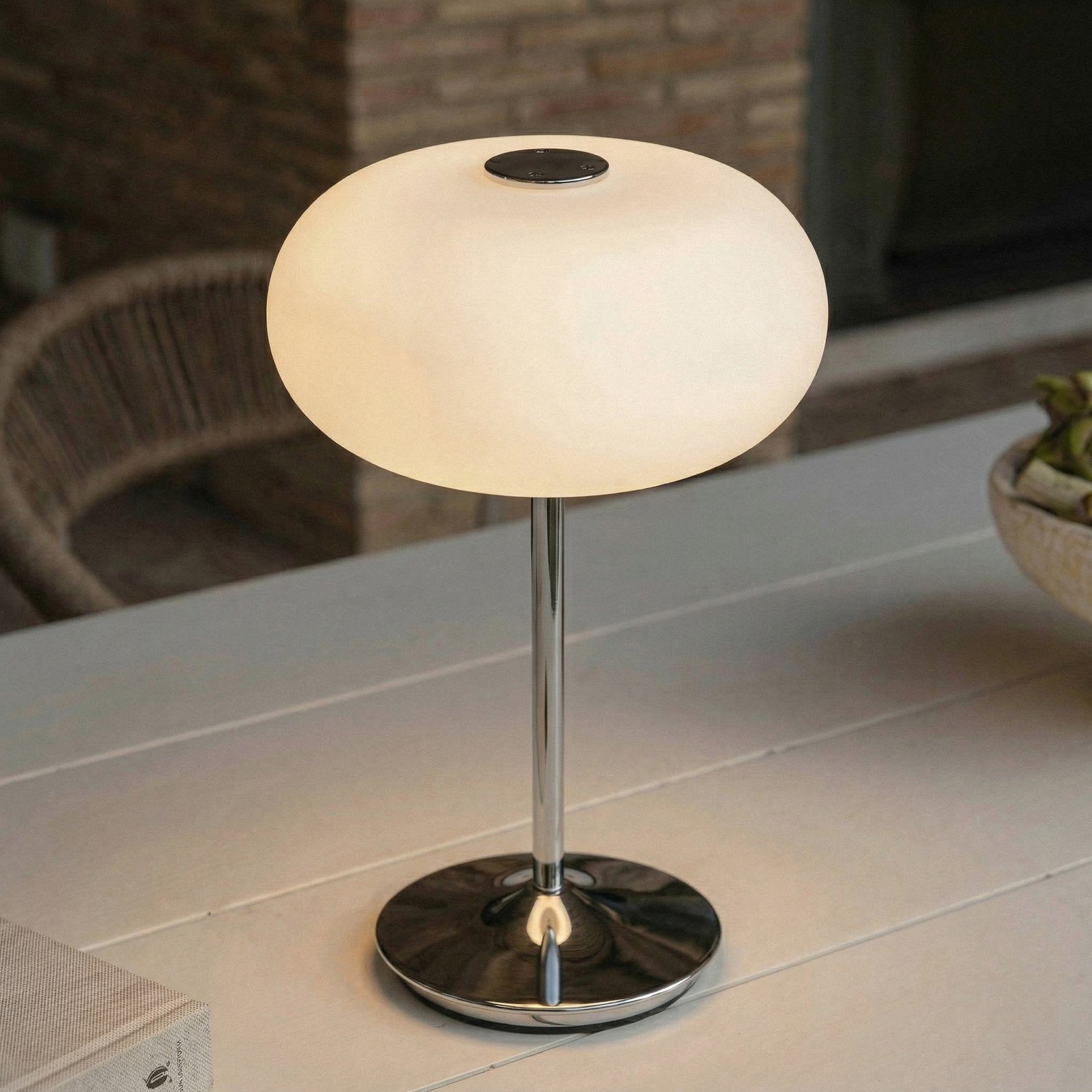 Anoria LED-akkukäyttöinen pöytävalaisin kromi/valkoinen lasi USB