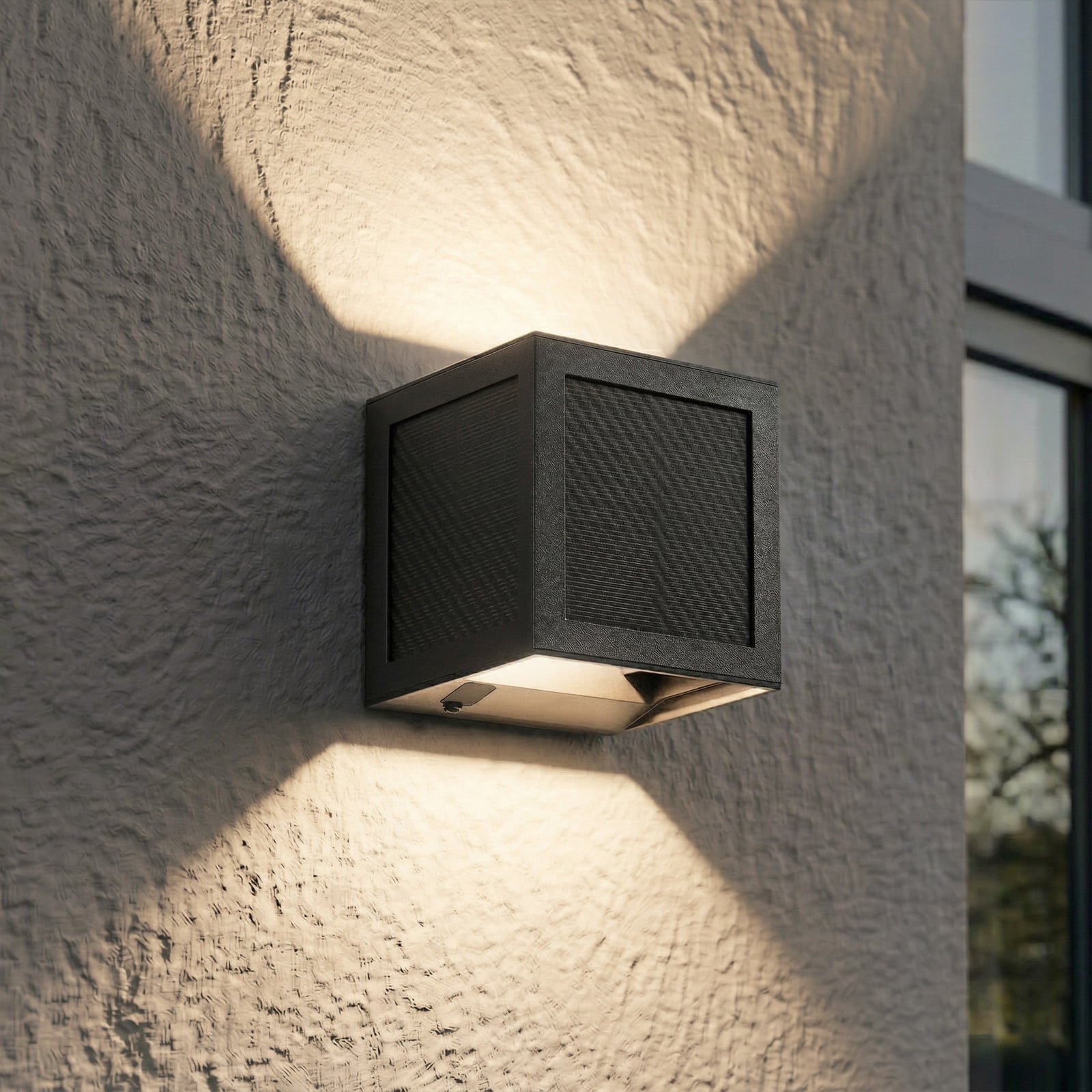 Avvin LED-aurinkokäyttöinen seinävalaisin liiketunnistin 10 x 10 cm musta PRIOS
