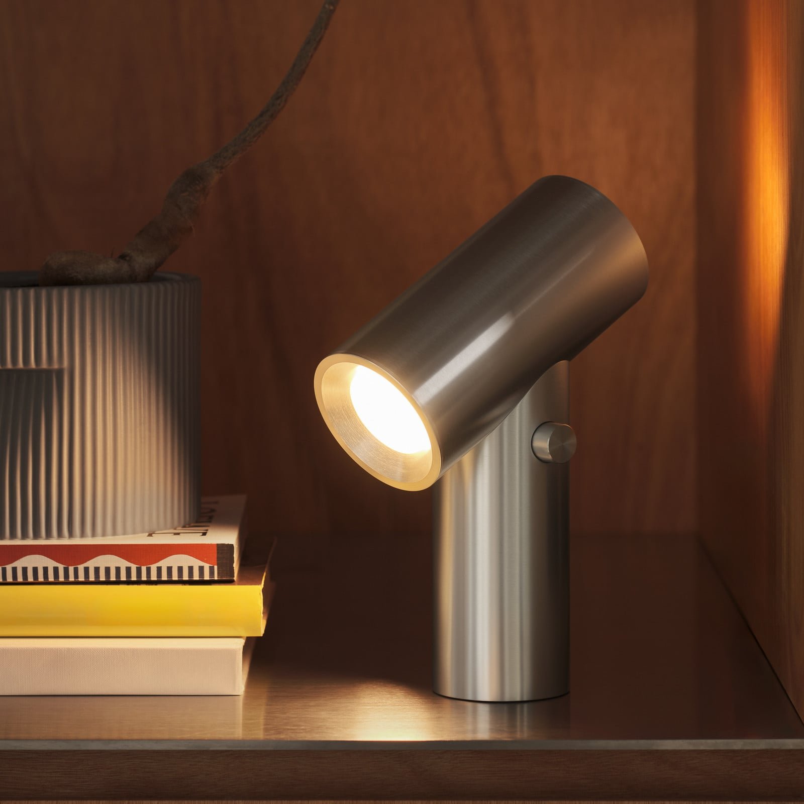 Beam LED-akkukäyttöinen pöytävalaisin harmaa alumiini himmennettävä IP56