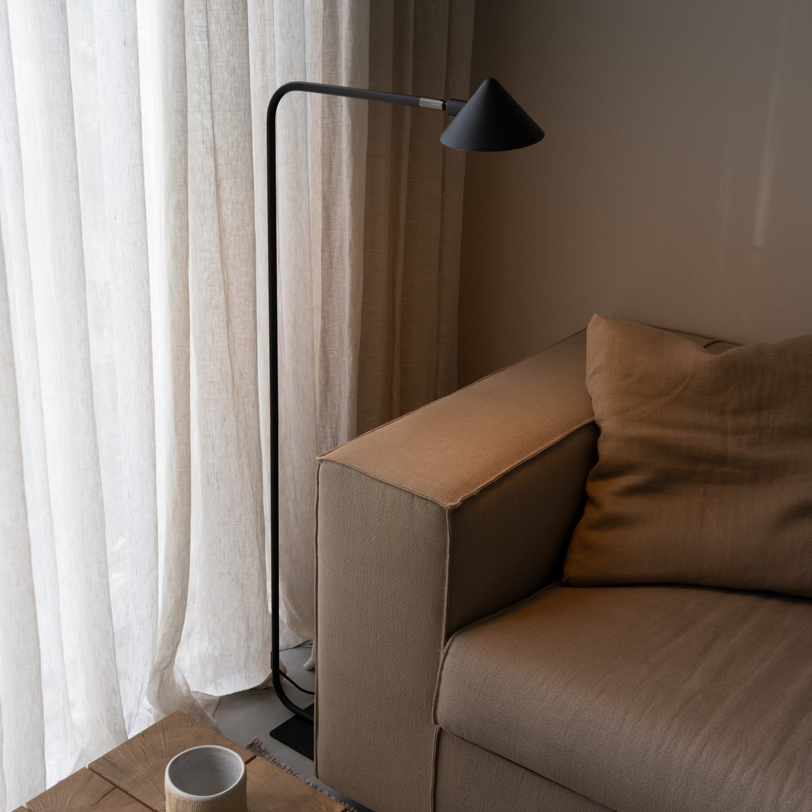 Kuro-maavalaisin musta korkeus 120 cm G9 himmennettävä – Watt & Veke
