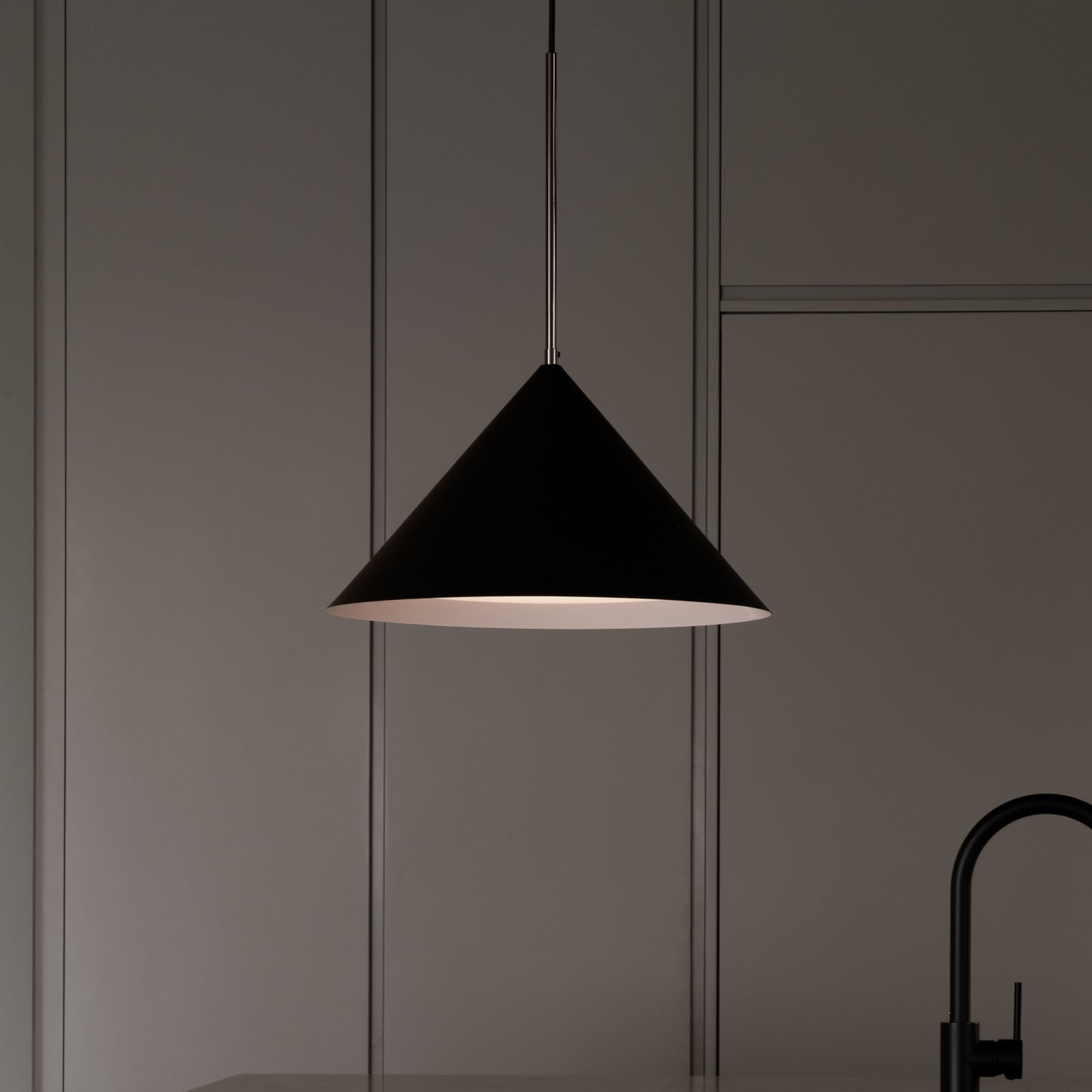 Kuro-riippuvalo musta Ø45 cm metalli E27