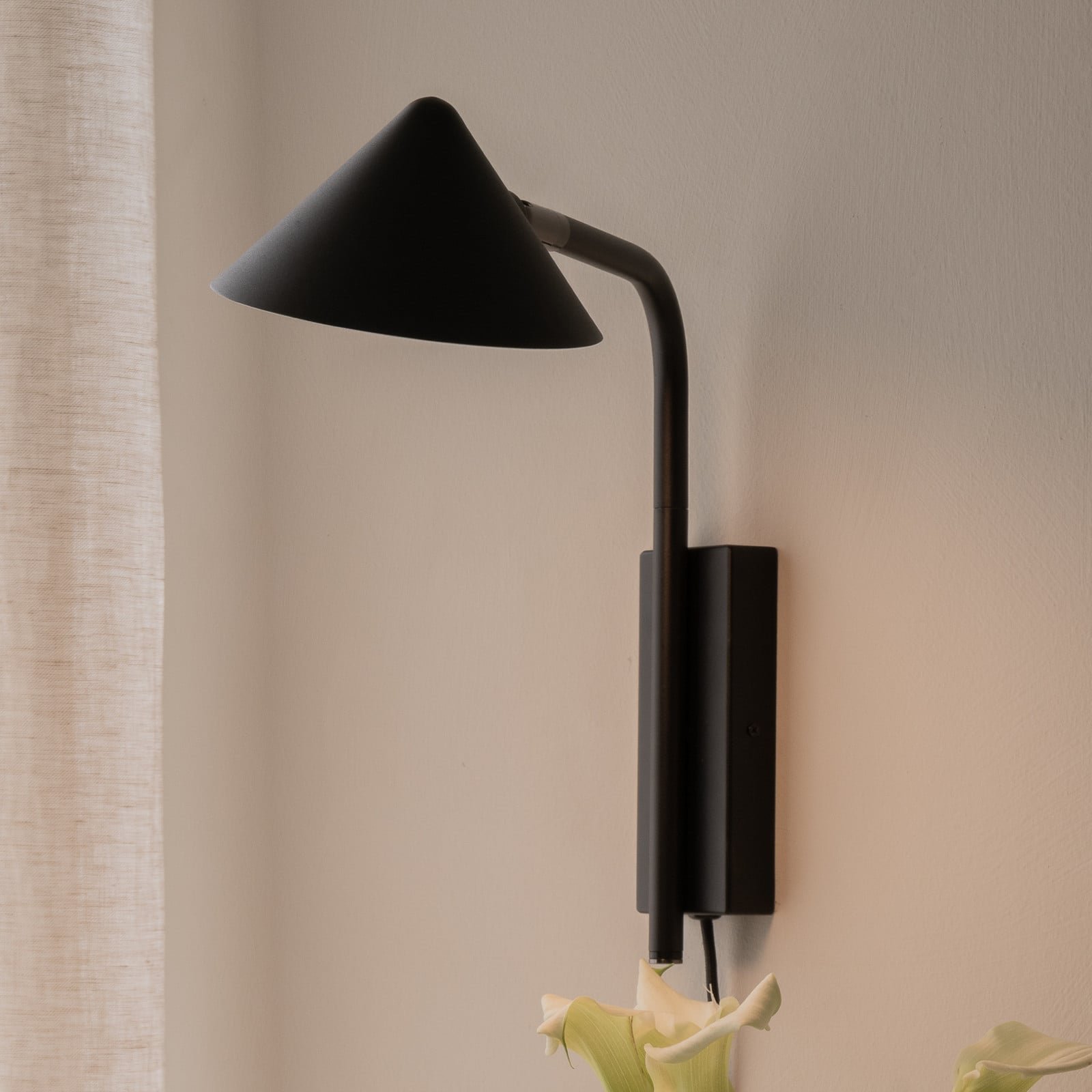 Kuro-seinälamppu musta 32 cm pistokeliitäntä G9