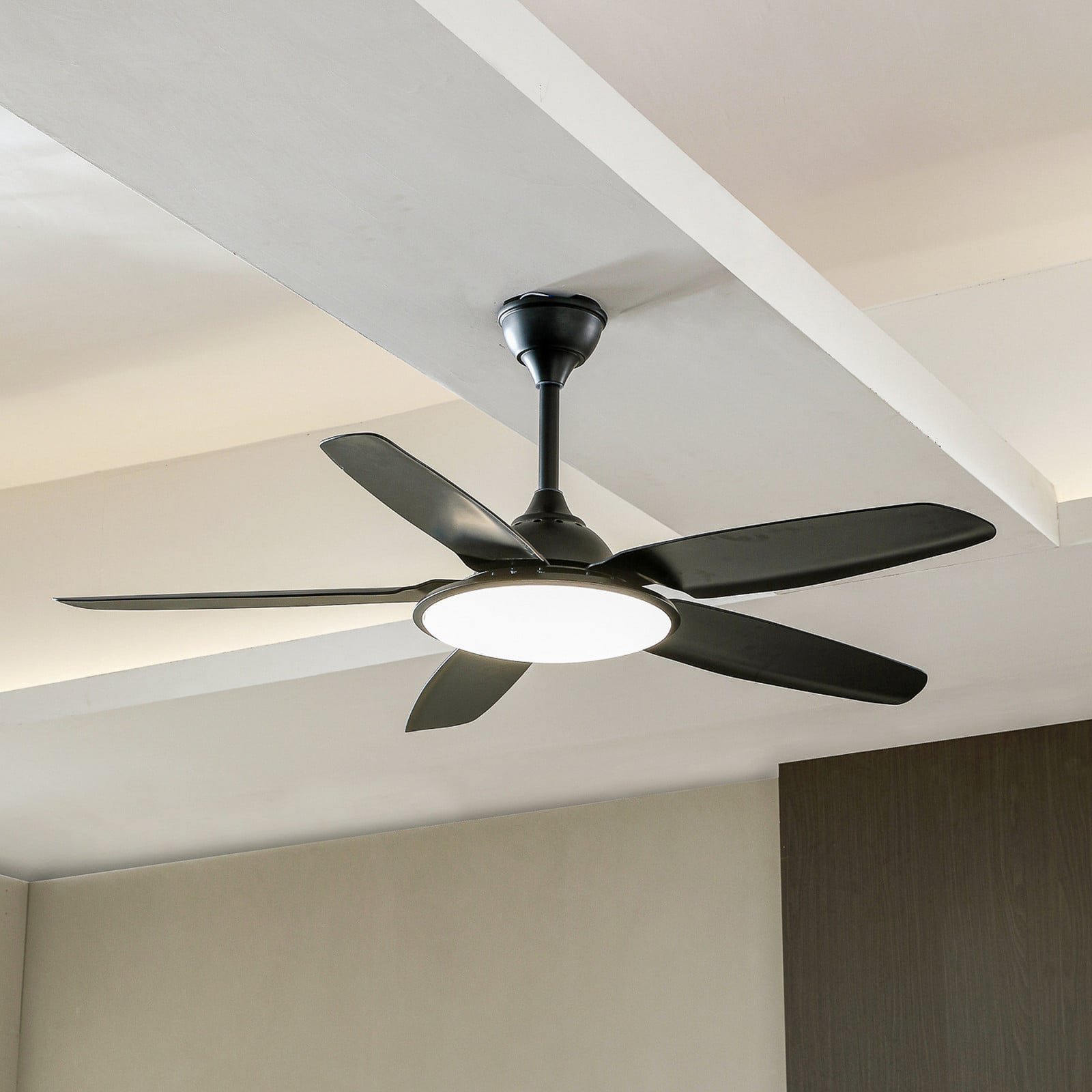 Divian LED-kattotuuletin musta DC hiljainen CCT – Lucande