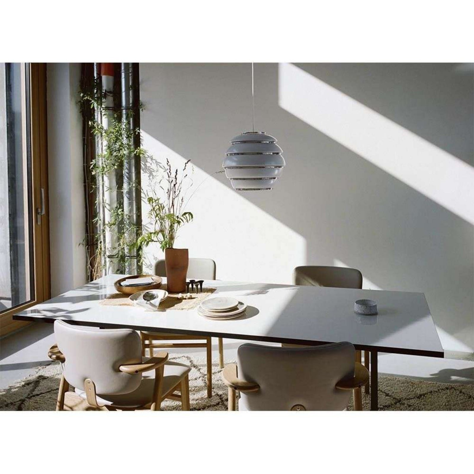 A331 Beehive Riippuvalaisin White/Chrome