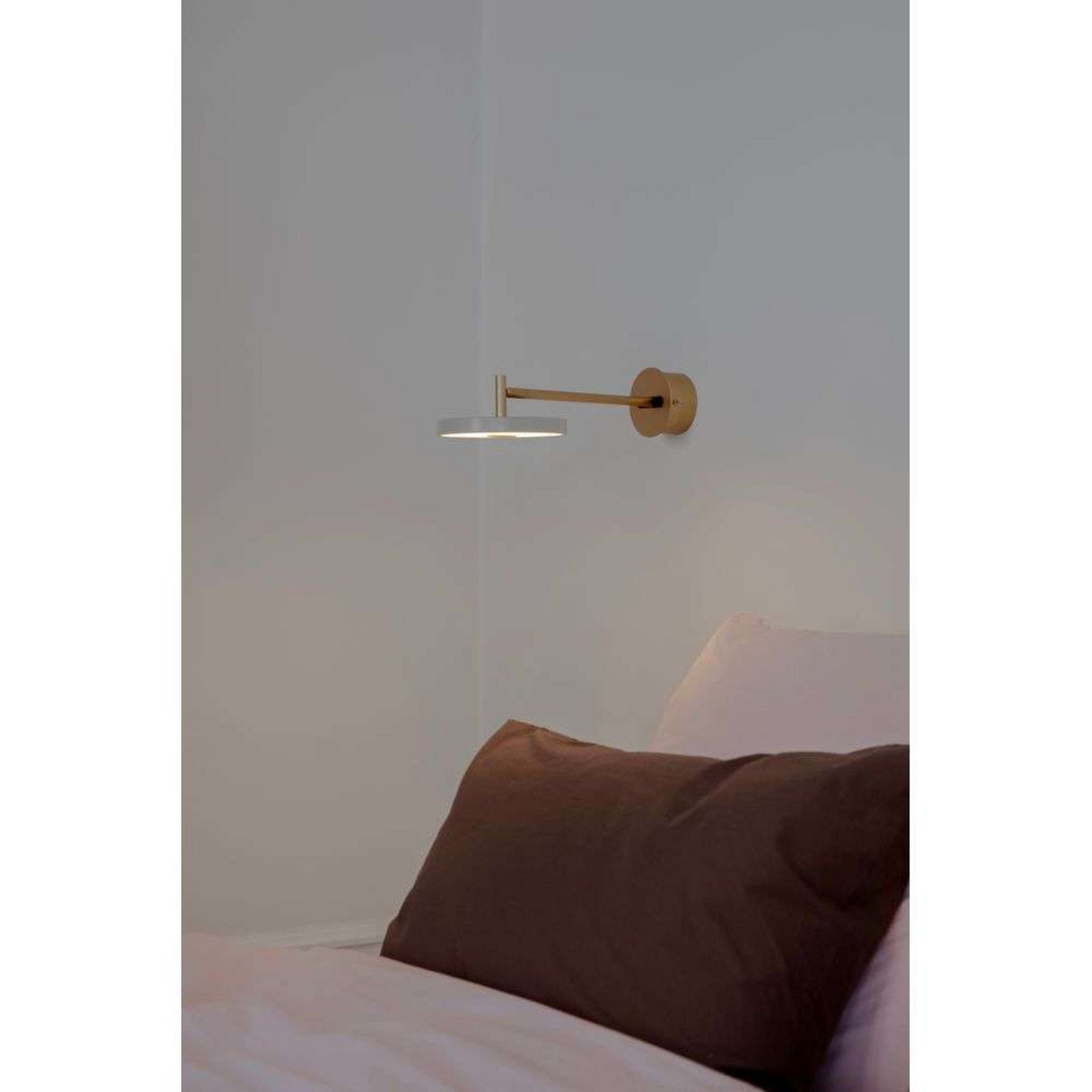 Asteria Long LED-seinävalaisin harmaa/messinki kiinteä asennus