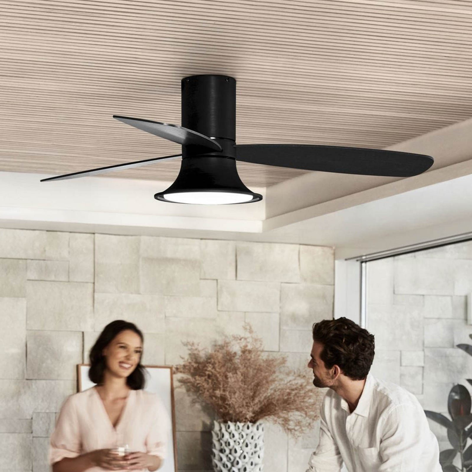 Flusso-kattotuuletin valolla musta 132 cm hiljainen Beacon Beacon Lighting