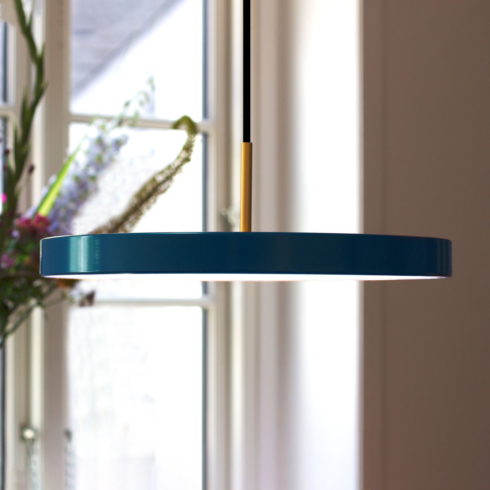 Asteria Medium LED-riippuvalaisin petrol/messinki Ø 43 cm