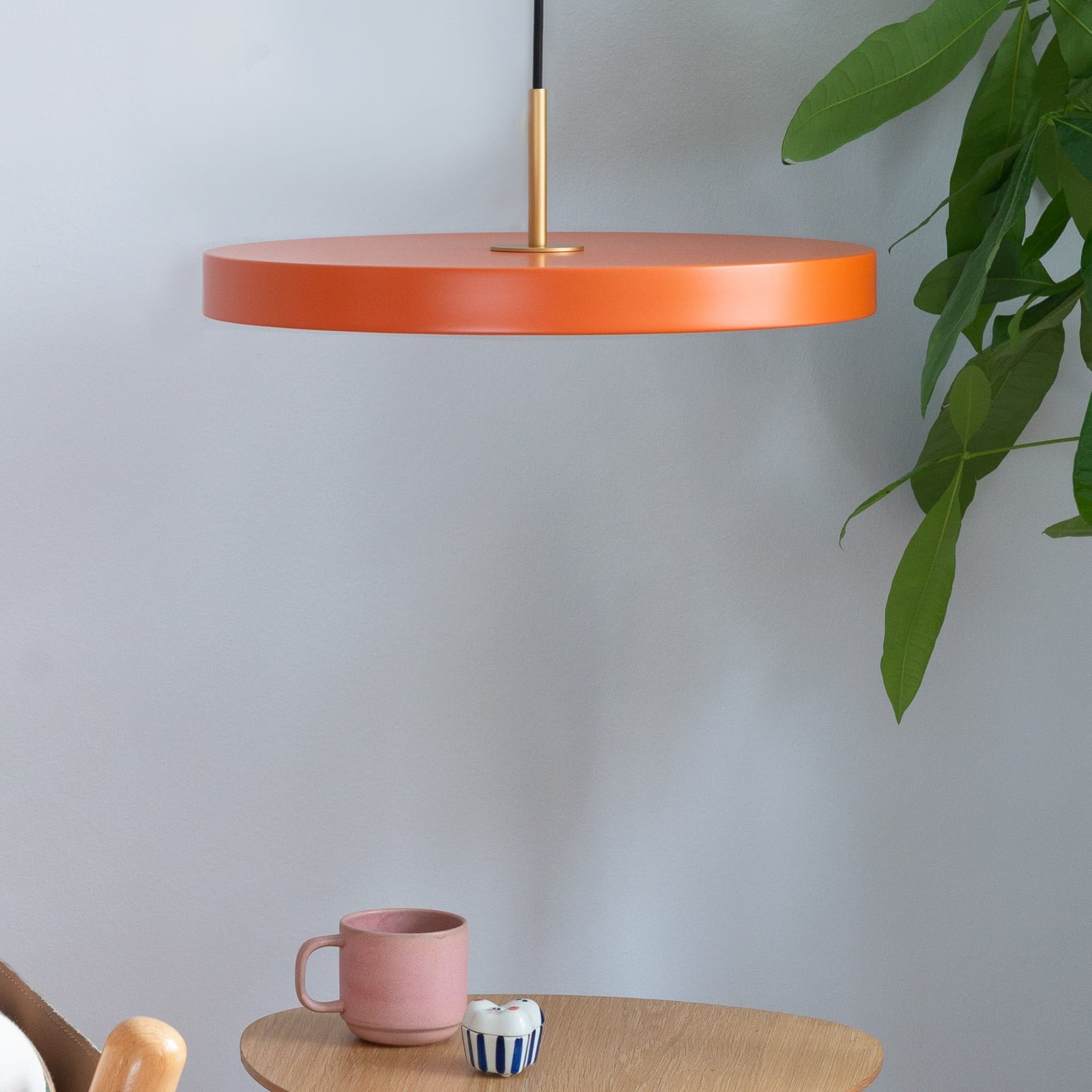 Asteria Mini LED-riippuvalo oranssi/messinki Ø 31 cm
