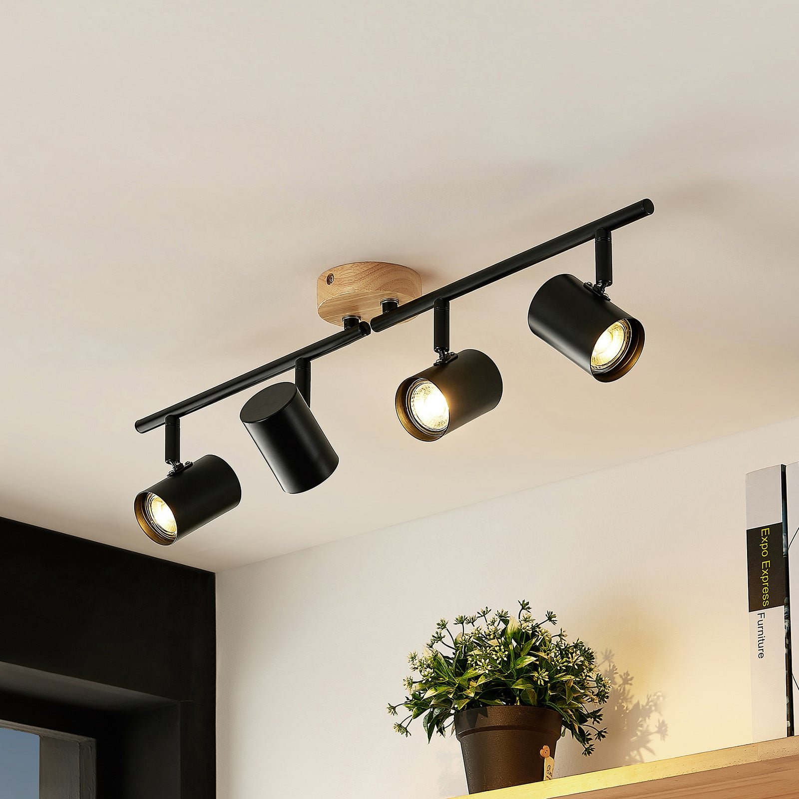 Xiomara 4 Kattovalaisin Black/Light Wood