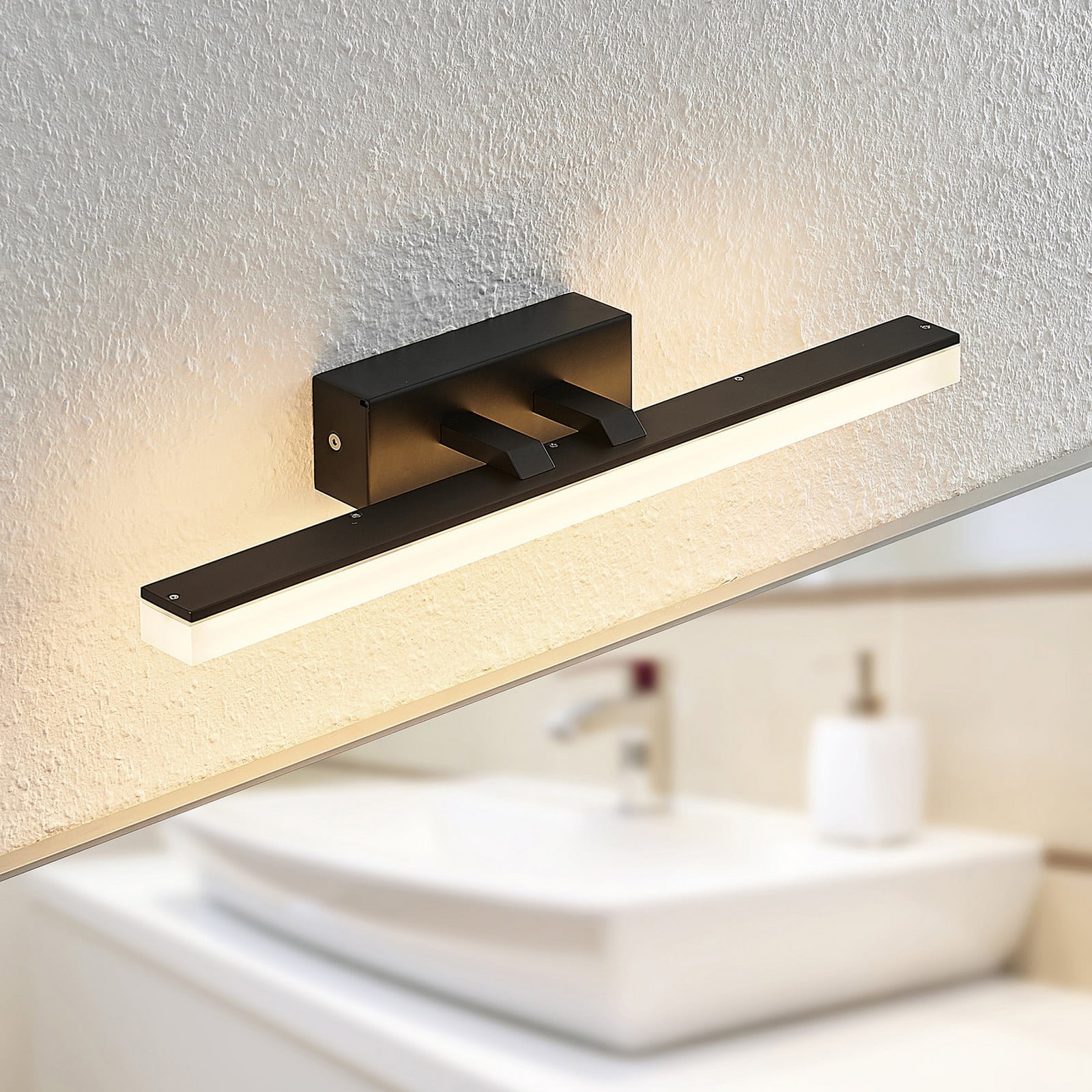 Lisana LED Seinävalaisin IP44 L46 Black