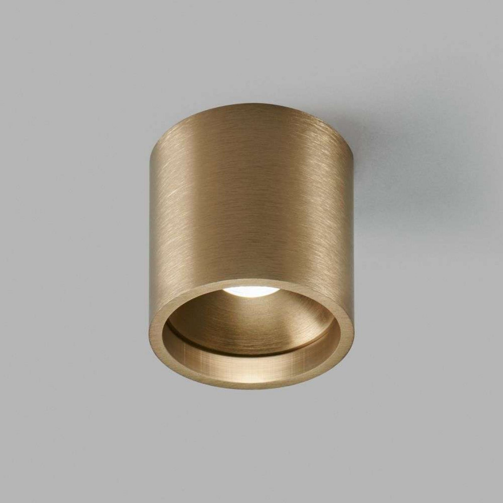 Solo 2 Round Kattovalaisin 10W 2700K Brass - LIGHT-POINT - Olohuone - Alumiini