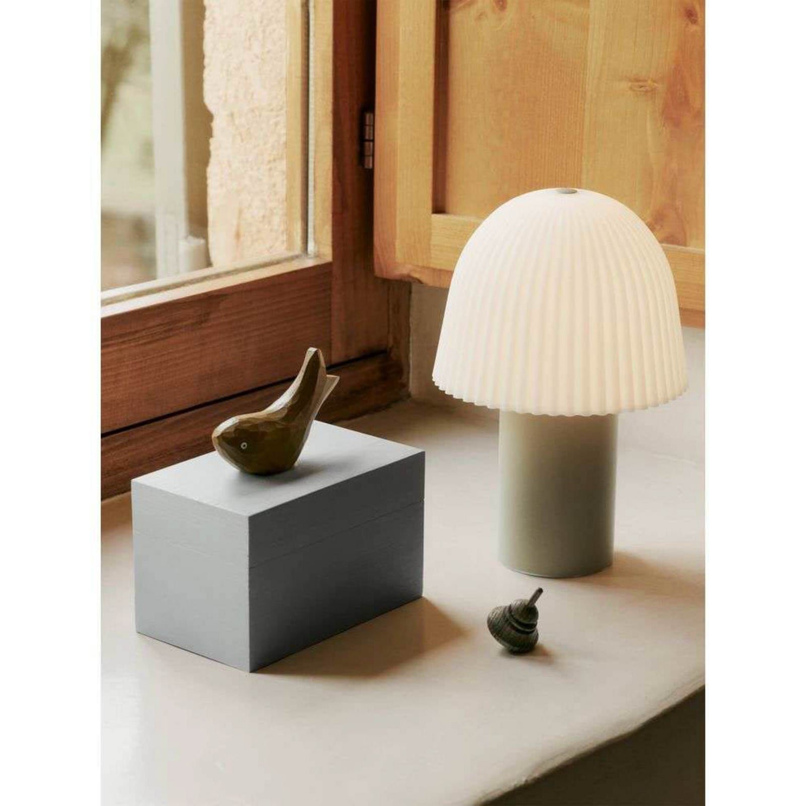 Frill Portable Pöytävalaisin Cashmere/White - Ferm Living - Olohuone - Metalli